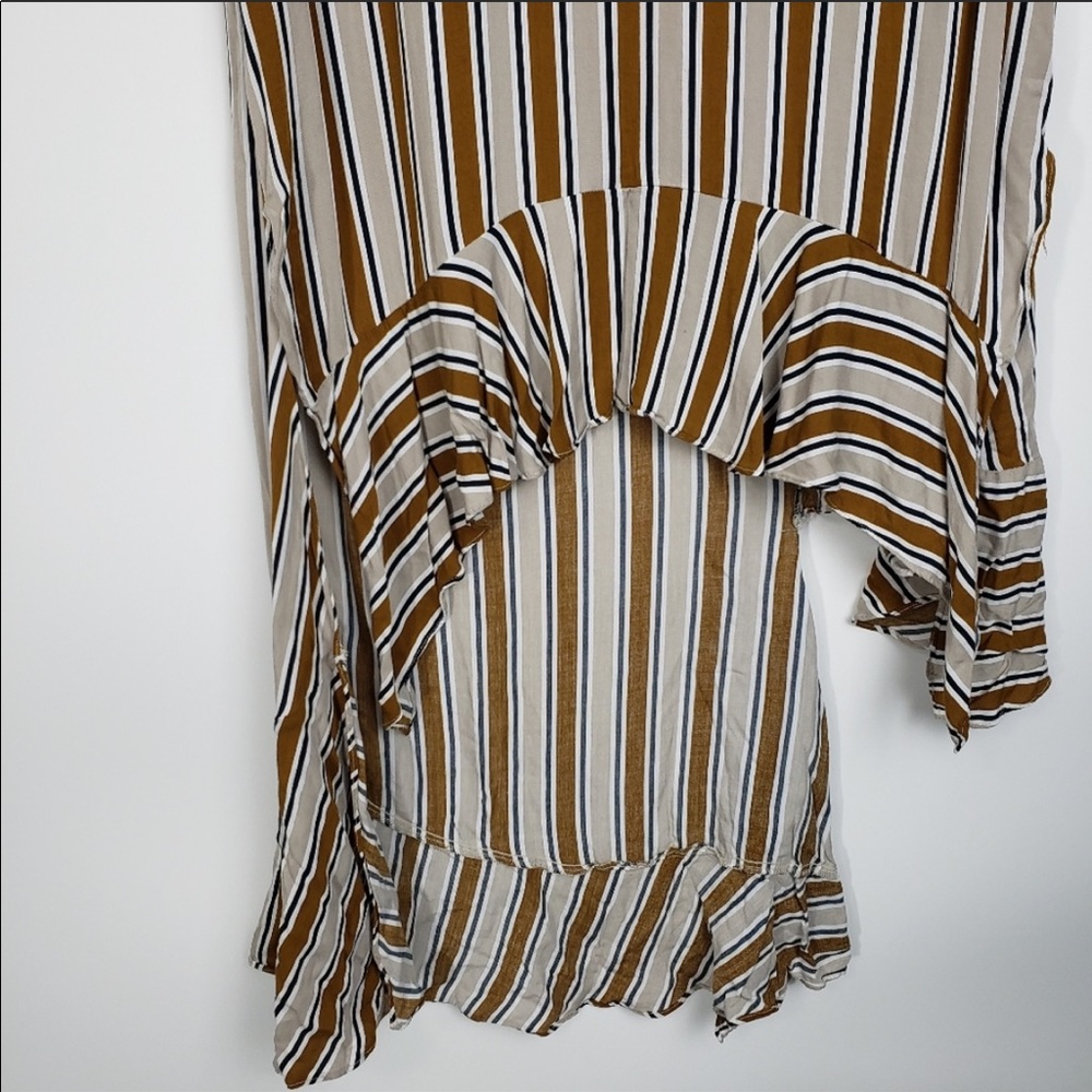 •Zara Asymmetrical Top• - Picture 3 of 4